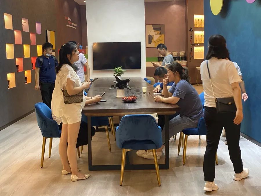 廣州建博會第2天，帝卡斯&威尼托展館持續(xù)火爆！